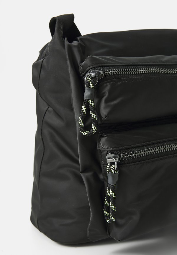 TECH UTILITY CROSSBODY - Cross body bag3