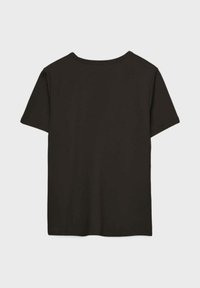 Obična crna majica kratkih rukava prikazana s leđa na bijeloj pozadini.