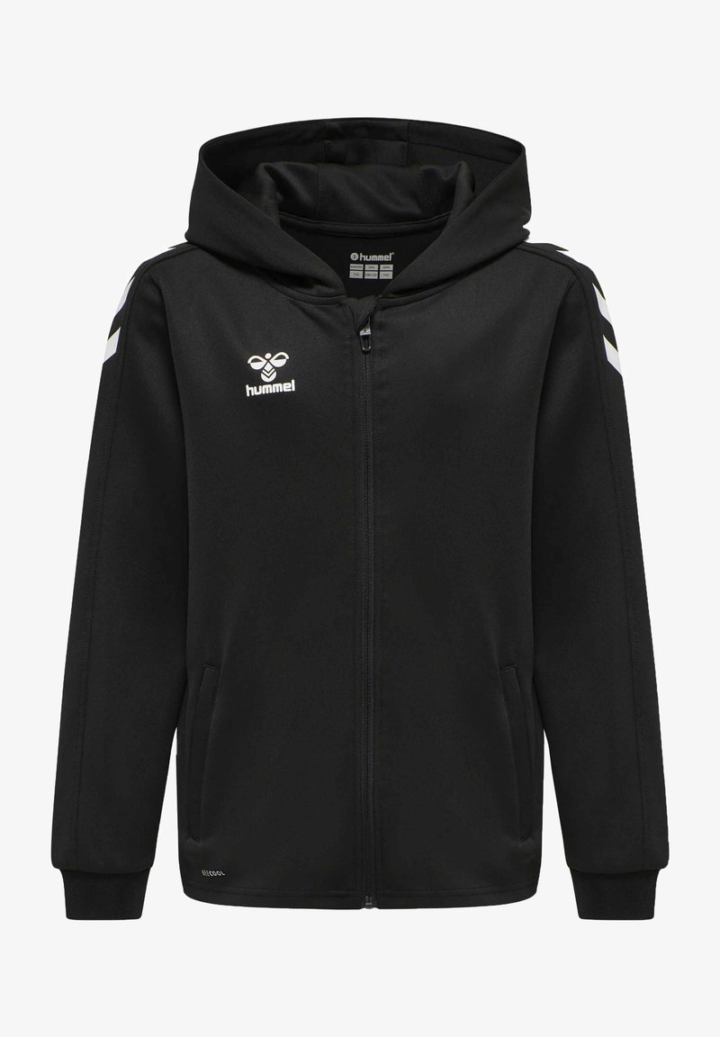 Felpa nera con zip e cappuccio, realizzata in tessuto liscio. Presenta strisce bianche lungo le spalle e un piccolo logo sul petto.