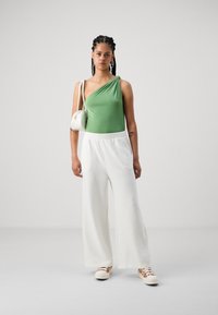 GAP SEAM WIDE LEG - Auduma bikses - new off white
