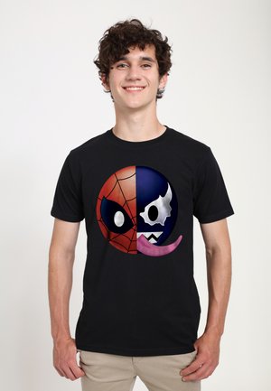 Czarna koszulka z grafiką o podzielonym wzorze: z jednej strony twarz Spider-Mana, z drugiej strony potwór z fioletowym językiem.
