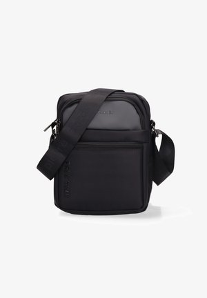 Borsa a tracolla nera realizzata in tessuto resistente, con parte superiore liscia e lati testurizzati, scomparti con cerniera e tracolla regolabile.