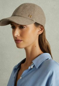 Reiss FIONA BASEBALL - Kšiltovka - taupe
