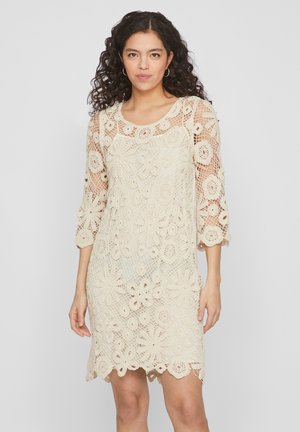 VILA VIBRODIE O NECK SHORT DRESS - Svetríkové šaty - birch
