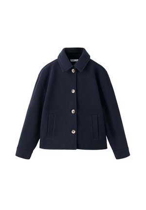 Chaqueta azul marino oscuro con botones, cuello, mangas largas y dos bolsillos laterales, mostrada sobre fondo blanco.