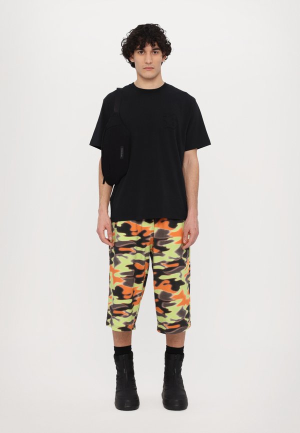 CHAIN STITCH - Basic T-shirt2