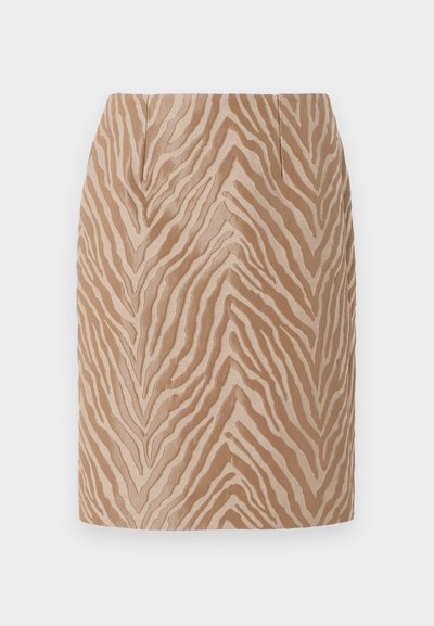 Beige minihame, jossa on tekstiilinen seepri-raidallinen kuvio tummemmissa sävyissä. Omistaa sileän pinnan ja muotoillun designin, jossa on etupuolelle ommeltuja laskoksia.