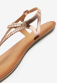 Next FOREVER COMFORT PLAIT TOE POST - Varvassandaalit - rose gold