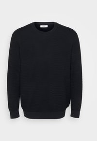 Czarny dzianinowy sweter o teksturowanej powierzchni, okrągłym dekolcie, długich rękawach oraz ściągaczach przy mankietach i u dołu. Brak widocznych logotypów lub dodatkowych detali.