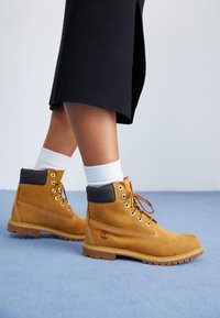 Timberland 6IN PREMIUM BOOT  - Lace-up ankle boots - wheat