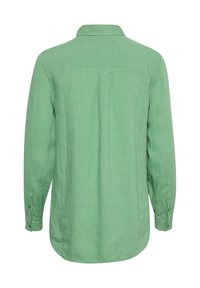 Grøn linned skjorte med lange ærmer, krave, knappede manchetter og en lige bagsøm. Blød tekstur med et enkelt design.