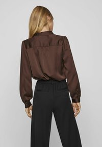 VILA VIELLETTE - Camicia - shaved chocolate