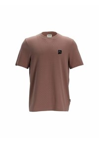 Brązowa koszulka z krótkim rękawem o teksturowanej powierzchni z małym czarnym kwadratowym logo na lewej piersi i żeberkowym dekoltem okrągłym.