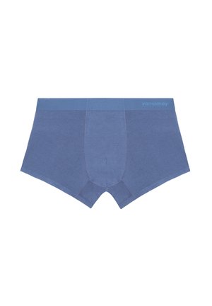 Boxeri albaștri dintr-un material moale, cu un design simplu și o talie netedă cu denumirea brandului "yamamay" imprimată în albastru deschis.