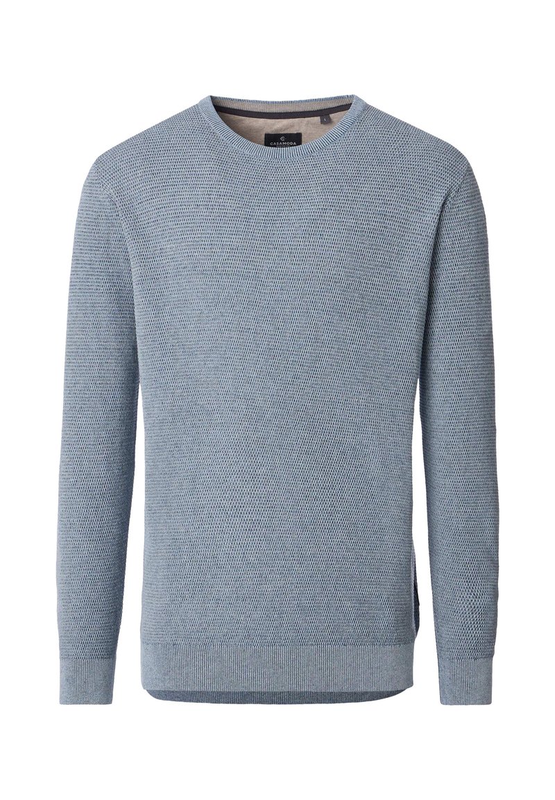 Maglione azzurro chiaro con texture, scollo tondo, maniche lunghe, polsini e orlo a costine. Presenta spacchi laterali per un comfort aumentato.