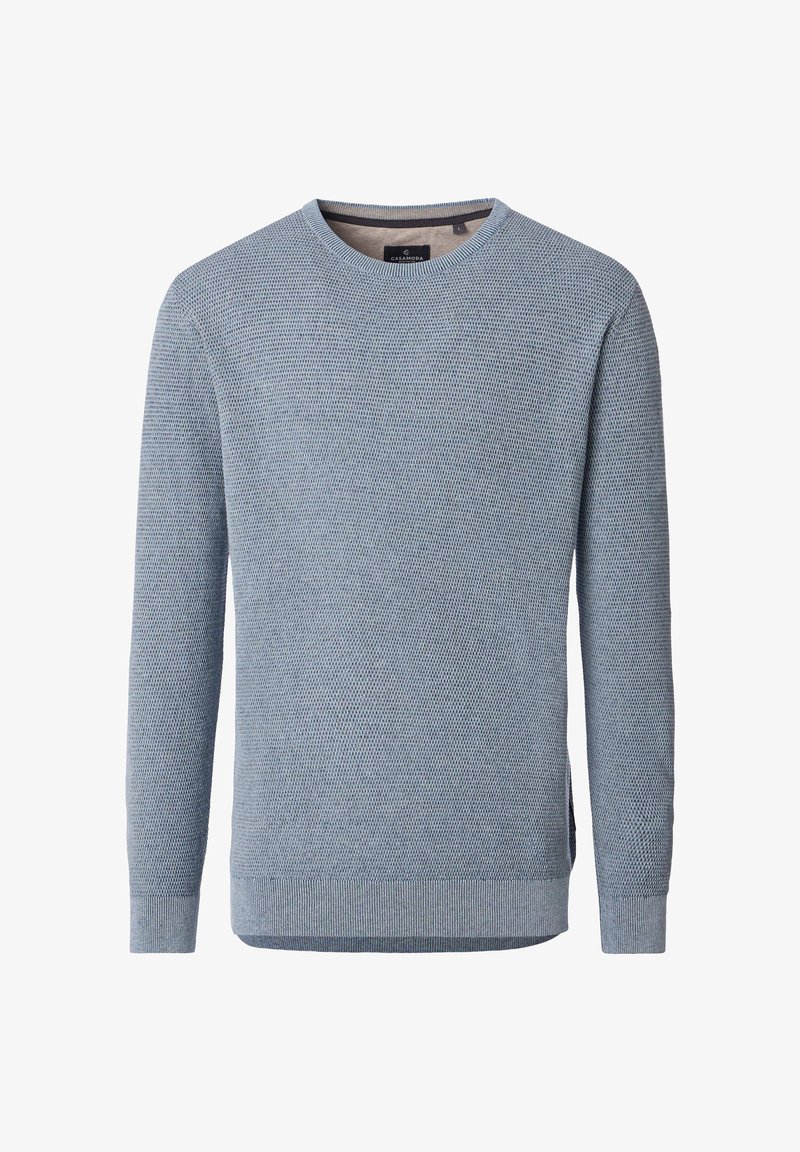 Maglione azzurro chiaro con texture, scollo tondo, maniche lunghe, polsini e orlo a costine. Presenta spacchi laterali per un comfort aumentato.
