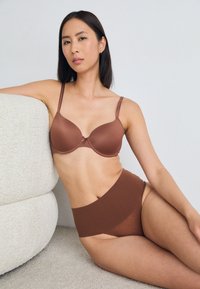 Spanx SPANXSUPERSMOOTH™ UNDIE-TECTABLE® THONG - String - hickory