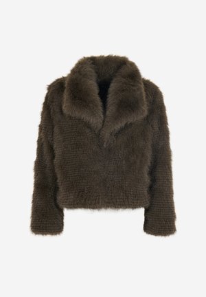 Giacca in finta pelliccia marrone con un design corto e cropped, caratterizzata da un ampio colletto e maniche lunghe, tessuta con materiale morbido e soffice.