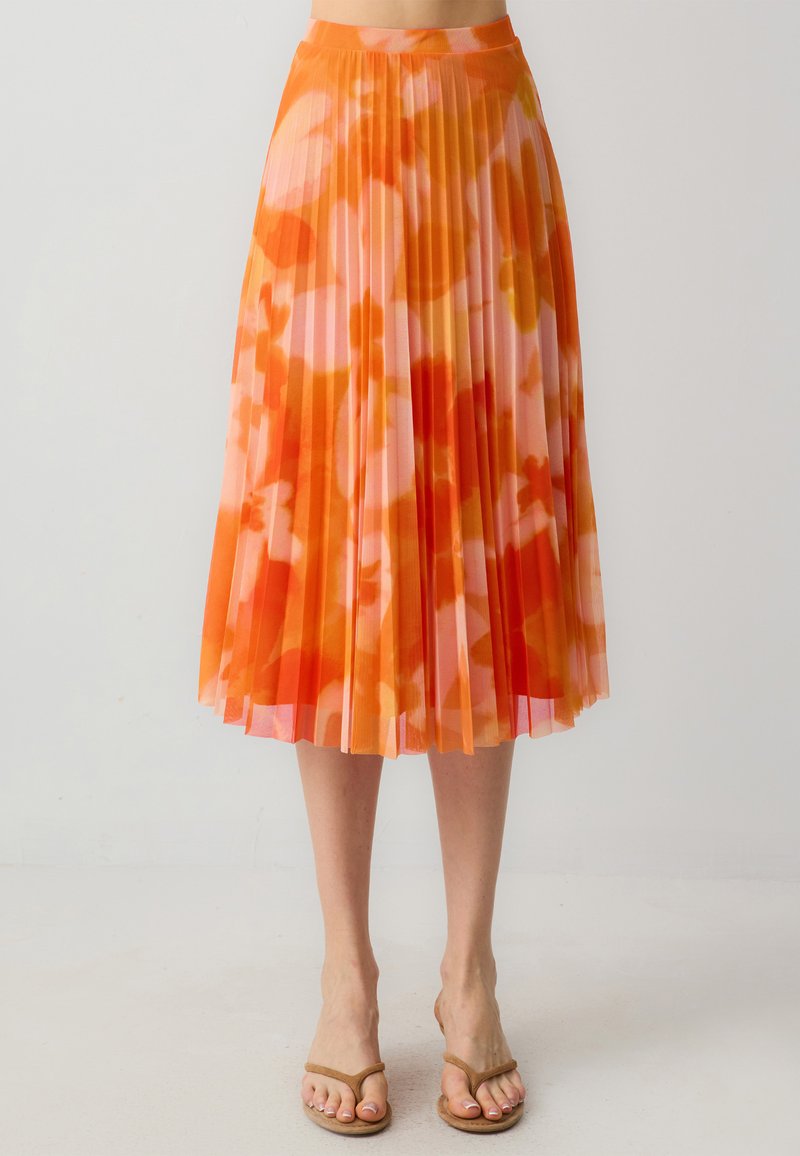 Gonna midi plissettata con un vivace motivo floreale arancione e rosa. Realizzata in tessuto leggero con una texture liscia. Vita elastica per il massimo comfort.