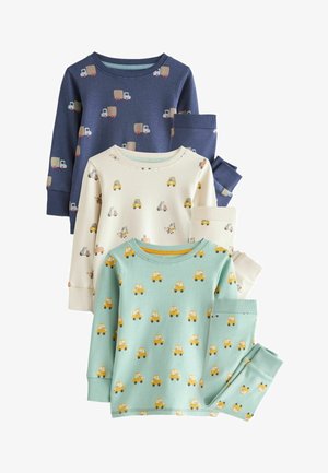 Drei Sets Kinderpyjamas mit Motiven von Lastwagen und Autos. Die Farben umfassen Marineblau, Creme und Mintgrün; aus weichem Baumwollmaterial mit gerippten Bündchen gefertigt.