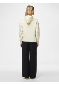 Pieces CHILLI HOODIE - Luvtröja - white pepper