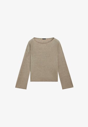 Pull en maille beige à manches longues avec un large col rond et une coupe décontractée, posé à plat sur un fond blanc.