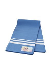 Blauwe gebreide sjaal met twee witte strepen nabij de uiteinden en een klein embleem met een blonde animatiepersoonage.