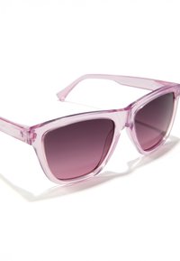 Puscaurainas gaiši violetas saulesbrilles ar leņķisku rāmi un pakāpeniski tumšām lēcām, biezām kājiņām papildu izturībai.