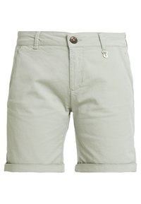 Světle zelené bavlněné šortky s ohrnutými lemy, předními kapsami, zapínáním na jeden knoflík a stříbrným kroužkem nad klopovou kapsou.