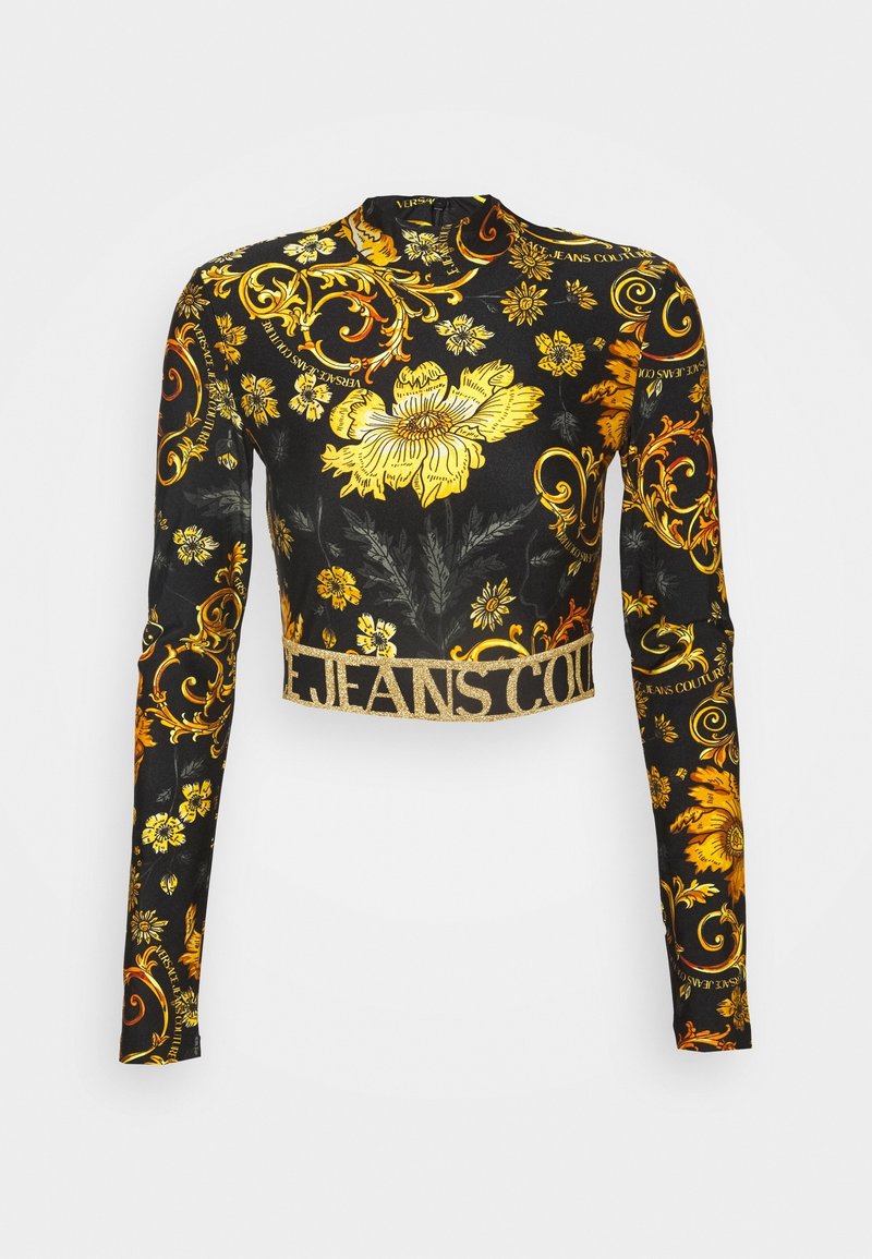 Černý dlouhý rukáv crop top s zlatým květinovým vzorem a dekorativními detaily. Na lemu se nachází výrazné logo "JEANS COURT" v zlaté barvě.