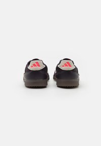 adidas Performance PREDATOR FREESTYLE INDOOR - Chaussures de football sur gazon - aurora black/alumina/turbo
