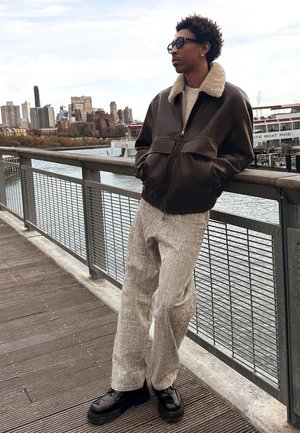 Bershka - Spodnie materiałowe