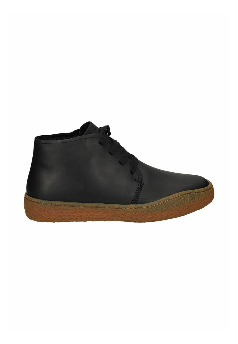 Chaussure noire en cuir montante avec une finition lisse, bout rond, design à lacets et une semelle en caoutchouc marron texturé.