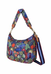 Handtas met bloemenpatroon op een marineblauwe achtergrond, met aardetinten. Inclusief een contrasterende gestreepte verstelbare schouderband en gouden hardware.