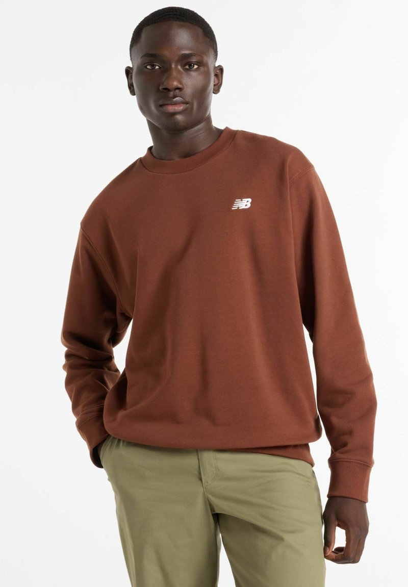 New Balance SMALL LOGO FRENCH CREW - Sweatshirt - brown