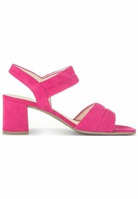 Sandale à talon carré en daim rose avec deux brides rembourrées, une sur les orteils et une autour de la cheville, design ouvert à l'avant et à l'arrière.