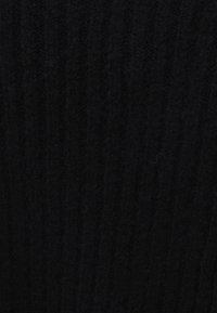 FIGURUMSPIELENDER MIT V-AUSSCHNITT - Svetr - black