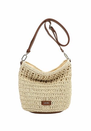 Borsa a tracolla beige intrecciata con tracolla regolabile in pelle marrone e etichetta "SURI FREY" sul davanti, con un design spazioso a apertura superiore.