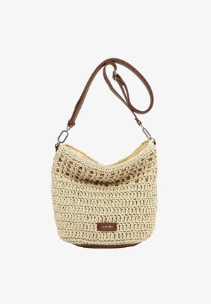 Beežist punutud õlakott, millel on pruun reguleeritav nahkrihm ja esiküljel "SURI FREY" silt, mahukas avatud ülaosaga disain.