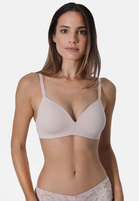 Hellrosa BH mit einem glatten, geformten Design und verstellbaren Trägern. Verfügt über einen V-Ausschnitt und Spitzenverzierungen an den Seiten.