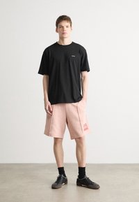 HUGO DEXEY RB - Donji dijelovi trenirke - light pastel pink