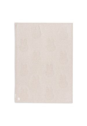 Beige deken met een textuurpatroon van konijnen vormen. Zacht materiaal met een geribbelde rand voor extra detail. Geschikt voor warmte en decoratie.