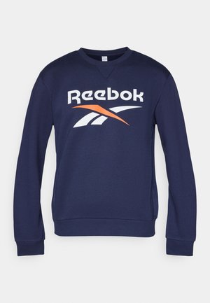 Granatowa bluza z bawełny, z okrągłym dekoltem, z dużym białym i pomarańczowym logo Reebok z przodu. Żebrowane mankiety i dół.