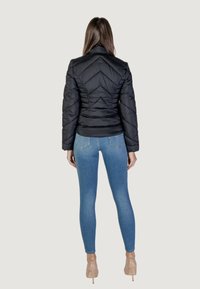 Guess JULIANE PUFFER  - Winterjas - black