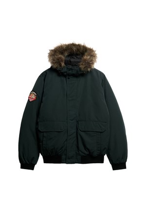 Donkergroene geïsoleerde jas met een afneembare capuchon met bontkraag, twee steekzakken aan de voorkant, elastische manchetten en een detail op de borst.