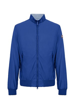 Blaues leichtes Jackett mit durchgehendem Frontreißverschluss, Stehkragen, seitlichen Reißverschlusstaschen, elastischen Bündchen und Taillenbund sowie kleinem rundem Logo am linken Ärmel.