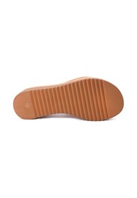 Soletta in gomma tan con scanalature orizzontali, punta arrotondata e finitura liscia. La soletta è piatta con un logo in rilievo discreto.