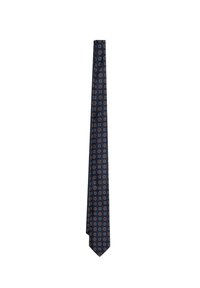 Corbata azul marino con patrones geométricos repetidos en rojo y blanco. Textura suave, longitud estándar y punta puntiaguda.