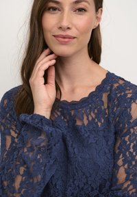 Cream KIT  - Blus - dress blues