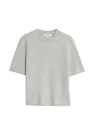 Pull en maille gris clair à manches courtes avec un col rond, présentant une texture côtelée et une coupe décontractée. Fabriqué en tissu doux.